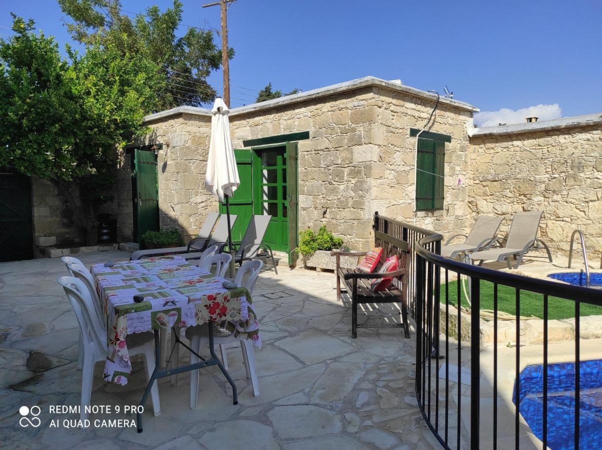 Andrianna's * Pano Akourdalia