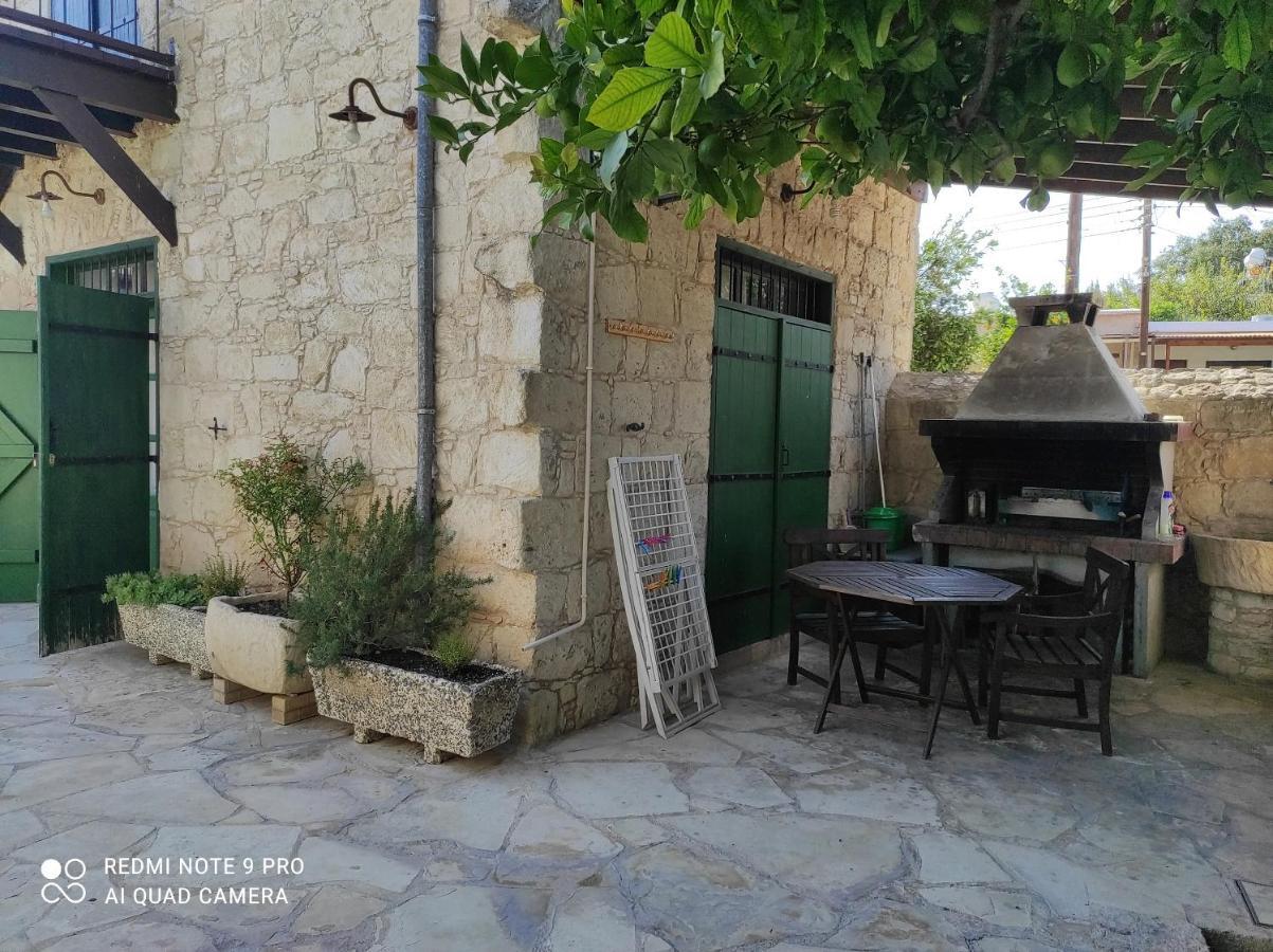 Andrianna's * Pano Akourdalia